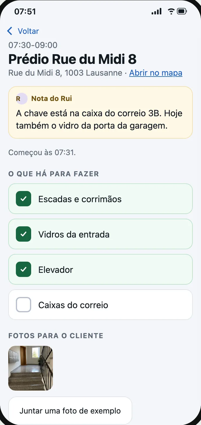 App de uma empresa de limpezas: o trabalho da manhã, com a nota do patrão, a lista de tarefas marcada e uma foto